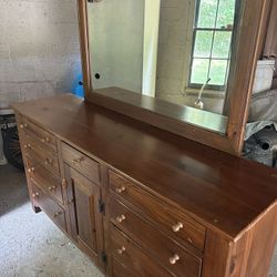 Beautiful Ethan Allen, solid wood dresser with mirror
