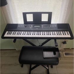 Barely Used Yamaha Psr -es310 Along With Stand And Seat 