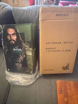 Hot Toys MMS447 Justice League Aquaman 1/6 Scale Figure
