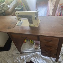 Vintage Sewing Machine 