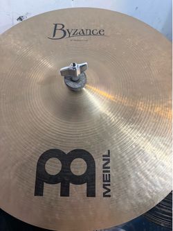 Meinl 18” byzance medium crash cymbal.