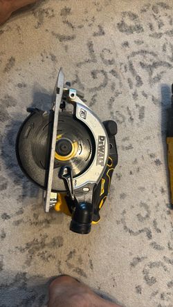 DEWALT 20V Brushless Cordless Circular Saw