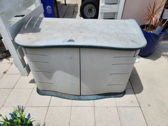 Rubbermaid Storage Bin