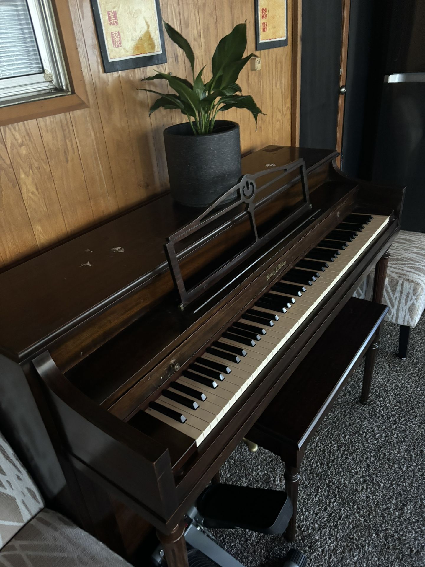 Piano w/ chair