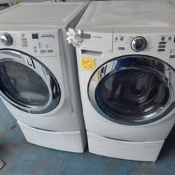 Maytag Frontload Washer And Dryer Set Electric With Pedestals 