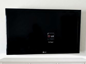 LG 42” 1080p Full HD TV – Works Great