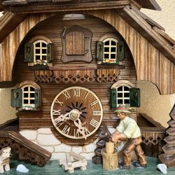 Genuine Black forest cuckoo clock - very beautiful - new