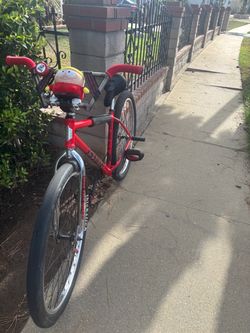Red streetco bike