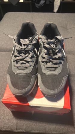 Nike Venture Runner Size 9