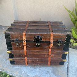 Selling A Vintage Chest With Tray 