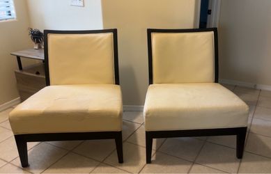 2 matching chairs