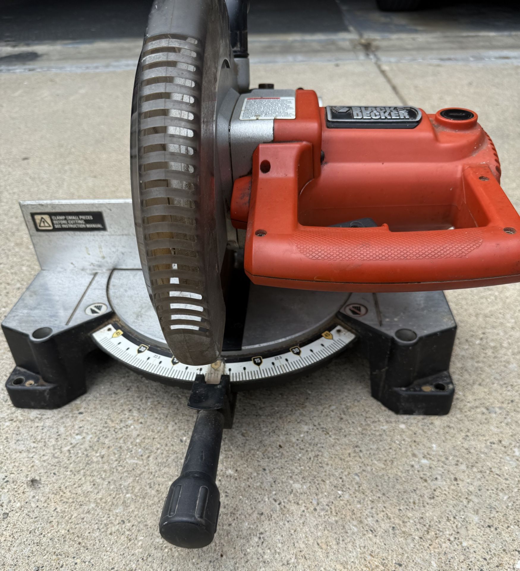 BLACK AND DECKER BT1000 10-INCH MITER SAW WITH BLADE