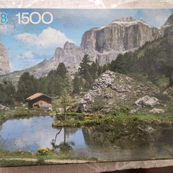 Old Vintage MB York Jigsaw Puzzle fully Interlocking 1500 pieces. #4335-8. Ages 12 to adult. Measures 23.5" x 31".
Cash 💸 only. Front Door Pick-up 