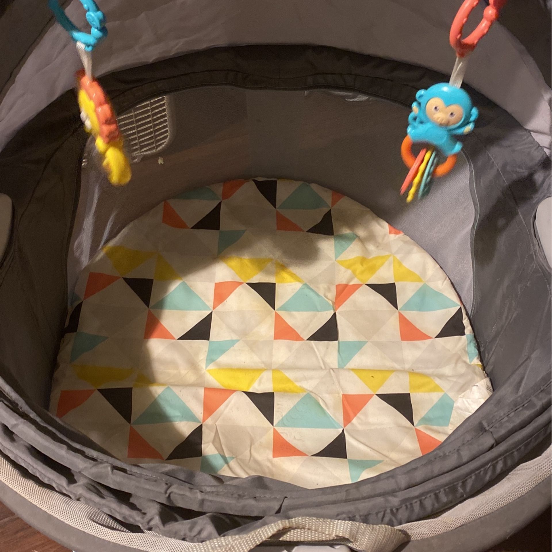 Fisher Price Baby Travel Dome / Portable Bassinet Or Play Space