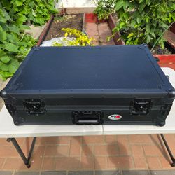 Dj case with stand