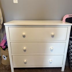 Chest of drawers