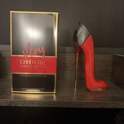  Very Good  Girl Carolina Herrera