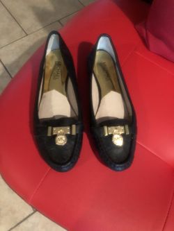 Authentic Michael Kors 71/2 black shoes