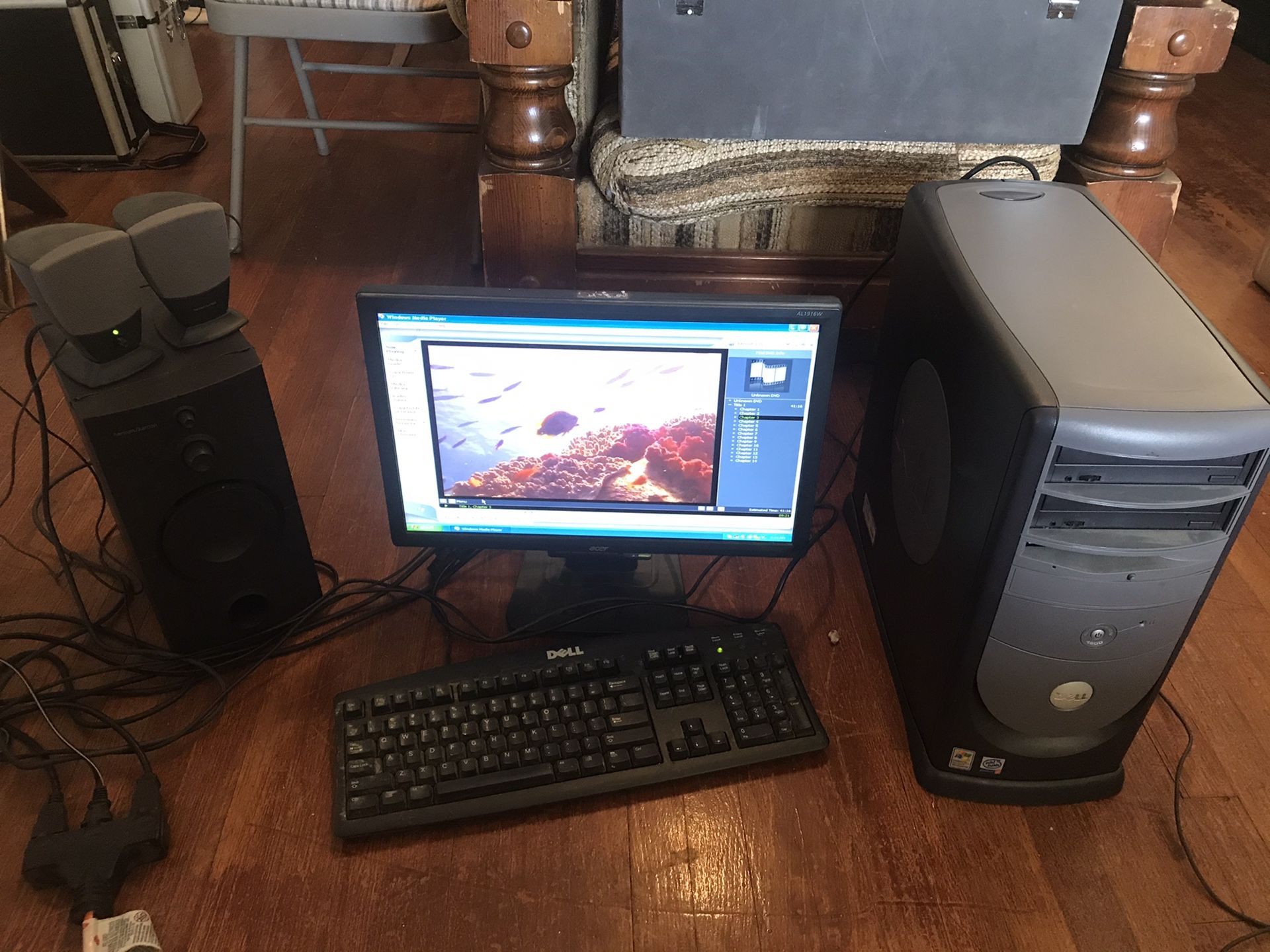 Dell Dimension 4500 desktop computer with keyboard, mouse, and speakers