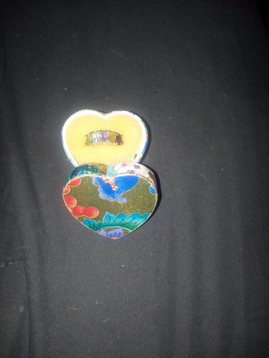 925 Sterling Silver With Five Stones In It