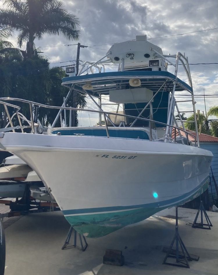 1995 Proline 28’ center console with tuna tower