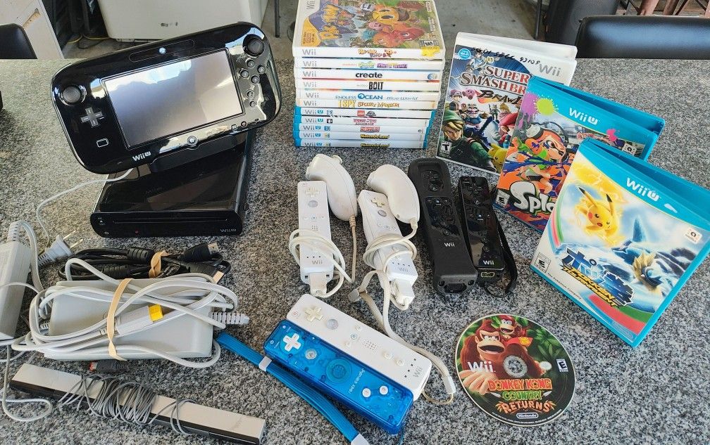 Nintendo Wii U 32GB Black Handheld System Bundle. Controllers + Games TESTED