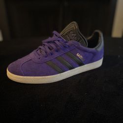 Adidas GAZELLE 9 1/2 Purple   No Box, Text Only