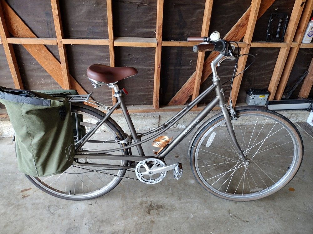 Ladies 8 Speed Electra Townie Bicycle