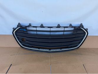 Chevy Chevrolet TRAX 2017 2018 2019 2020 2021 2022 Front bumper lower center grille original used OEM