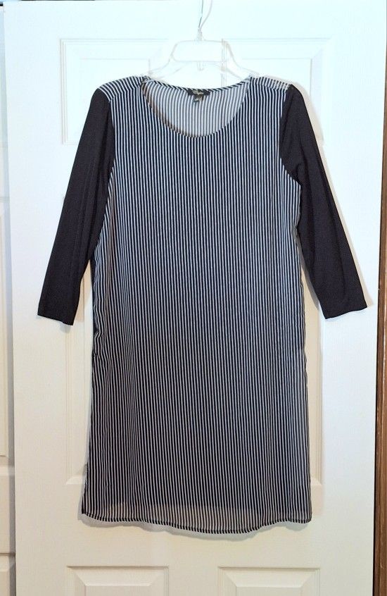 Unique Black & white striped lined tunic top, shirt, blouse Sz. S