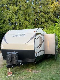 ~SUPER CLEAN~2017 CASCADE TRAVEL TRAILER