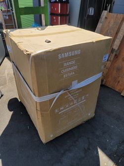 New in Box Samsung Bespoke Slide-in 6cu Ft Slide-in 5 Burner Convectional Gas Stove With Air Fry Max