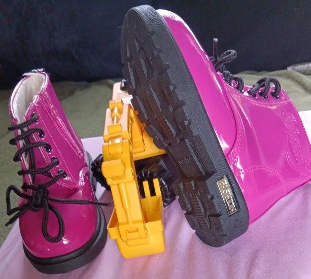 HIGH TOP, ZIP UP BOOTS FOR LITTLE GIRLS