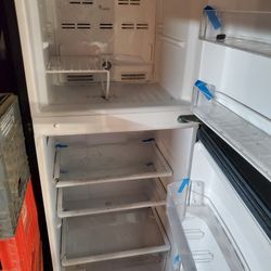 11 cubic Foot Fridge
