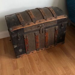 Wooden Chest 