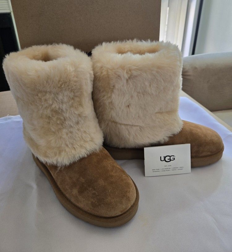 Ugg Womens Classic Short II Size 5