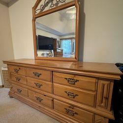 Dresser w/mirror