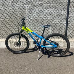 Norco Storm Mountain Bike W/ Tektro Brakes Revoshift 7 Speed Sr Suntor Shockes!