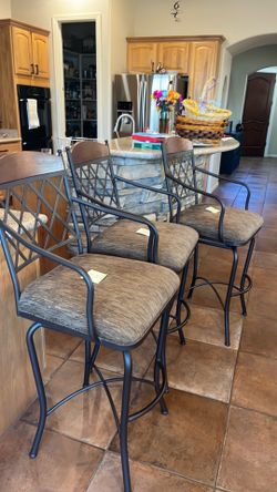 Set of 3 swivel bar stools