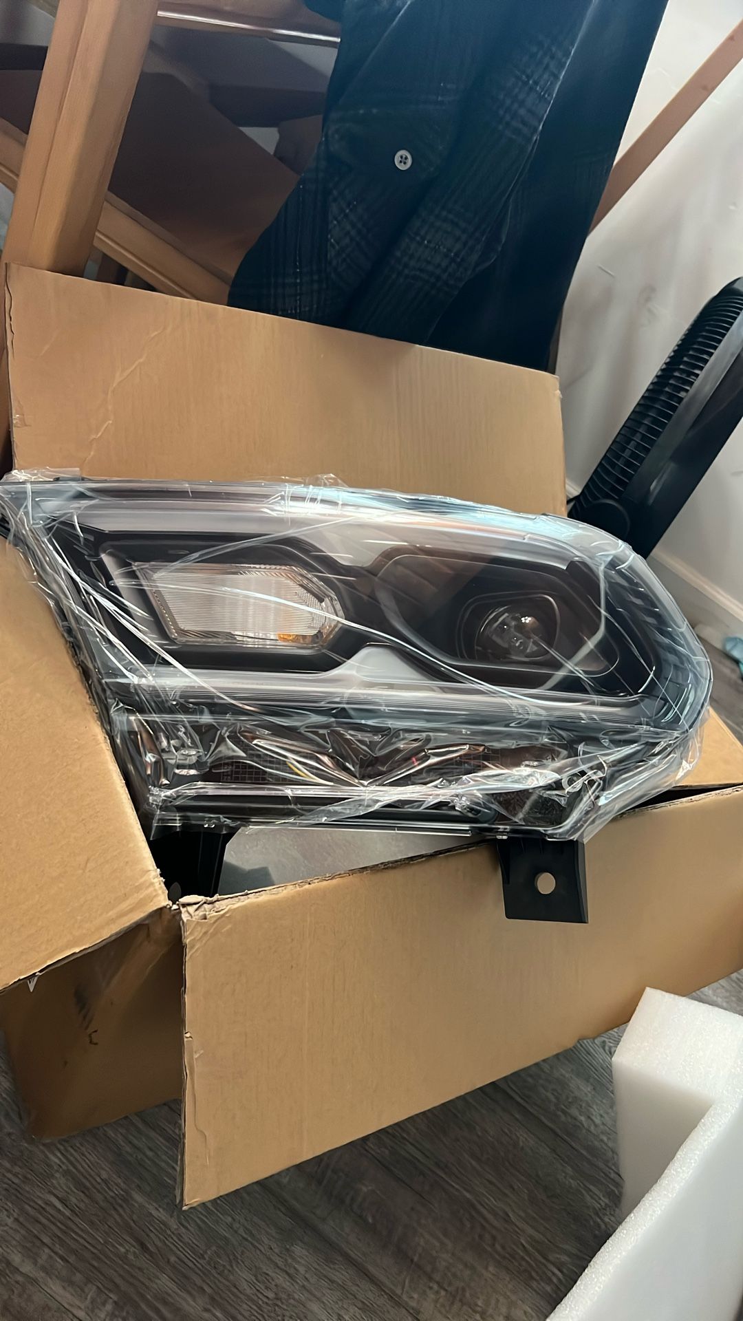 Brand New Drivers Side Head Light 23 Dodge Durango