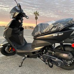 BRAND NEW SCOOTER 🛵 SS50 Street legal ✅ Automatic ✅ 4 stroke ✅ 90MPG✅ 50cc✅ USB CHARGING PORT 🔋🔌 Different colors available Black 🖤, blue 💙,