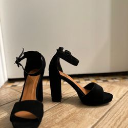 High Heels Size 8 US