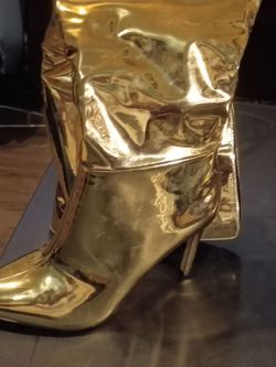 NEW INC INTERNATIONAL CONCEPTS WOMEN'S GOLD PATENT LEATHER " SLOUCHY" OVER THE KNEE BOOTS SIZE 7M