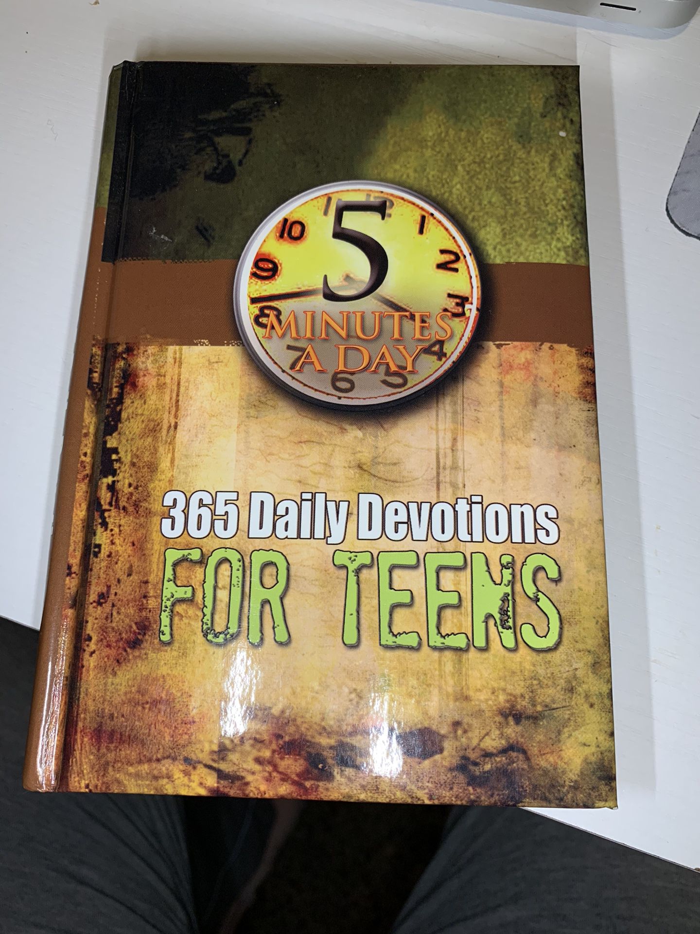 365 Daily Devotions for Teens