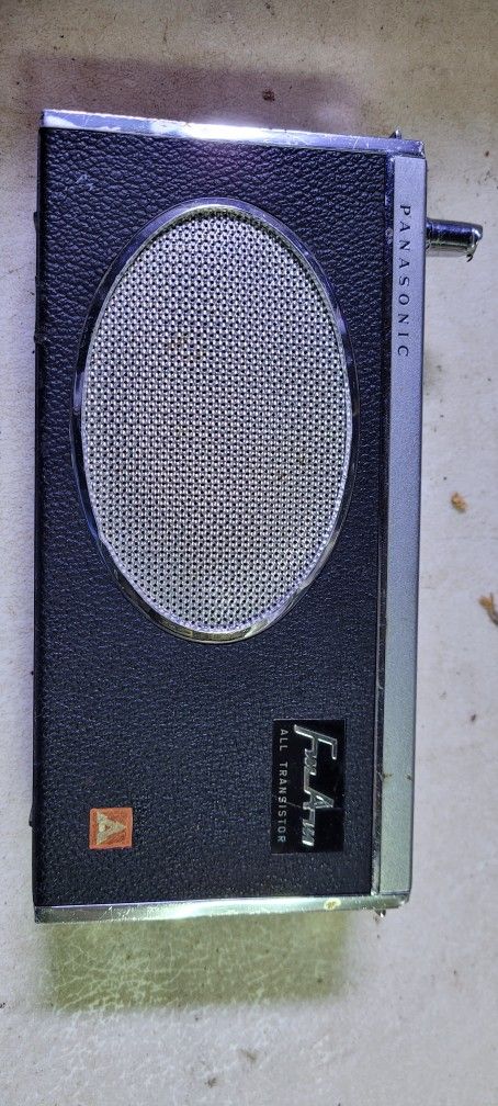 Panasonic T-81 FM-AM 8 Transistor Radio - Parts Or Repair