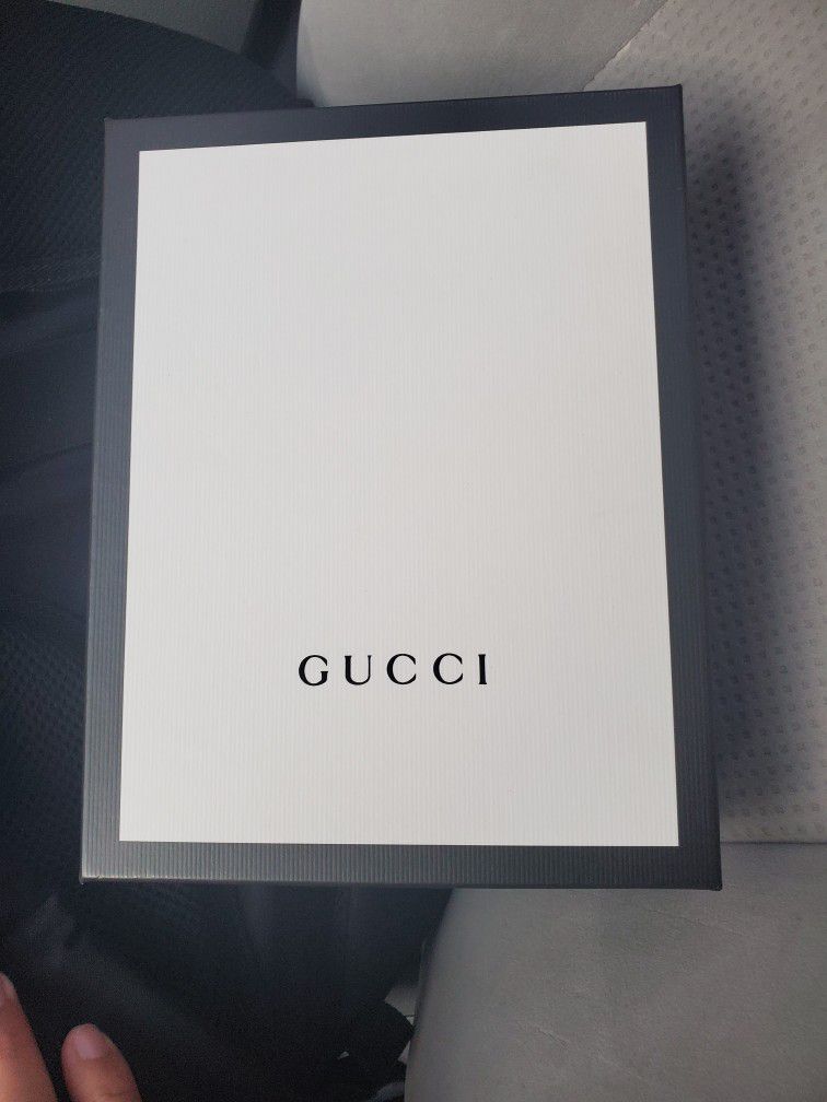 Original Gucci medium Box For Wallet. 