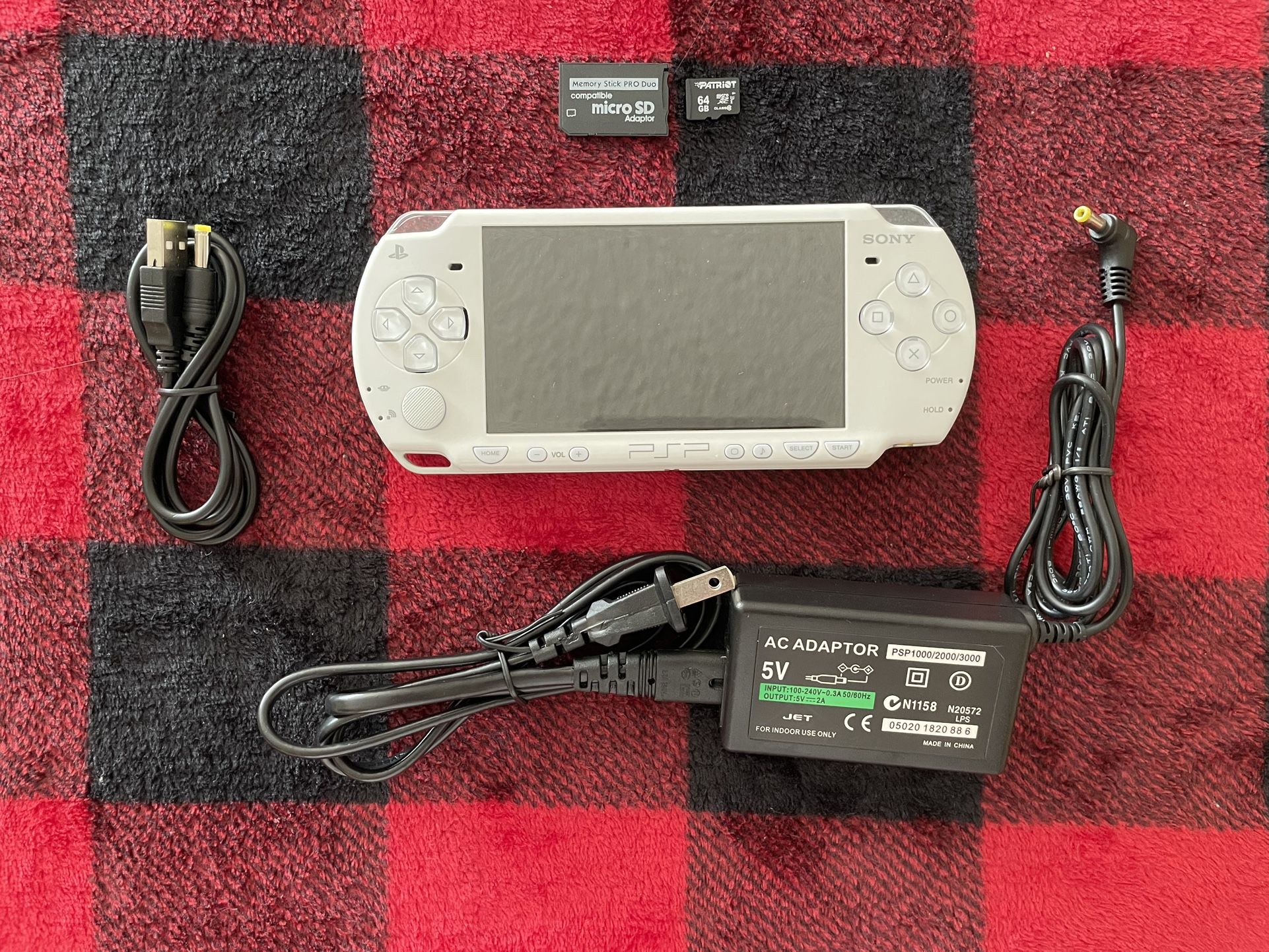 Psp 2000 White w/ 7000+ Games Saved In The 64GB Memory Card