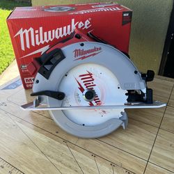 Milwaukee (2631-20) M18 18V Lithium-Ion Brushless Cordless 7-1/4 in. Circular Saw (Tool-Only)