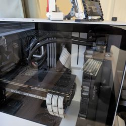 Gaming PC + 2 Monitors