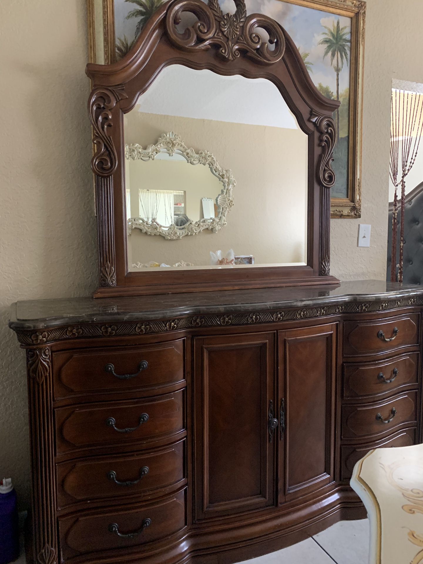 Dresser with mirrors marble